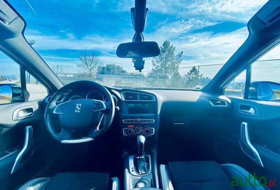 2017' DS Automobiles Ds4 photo #2