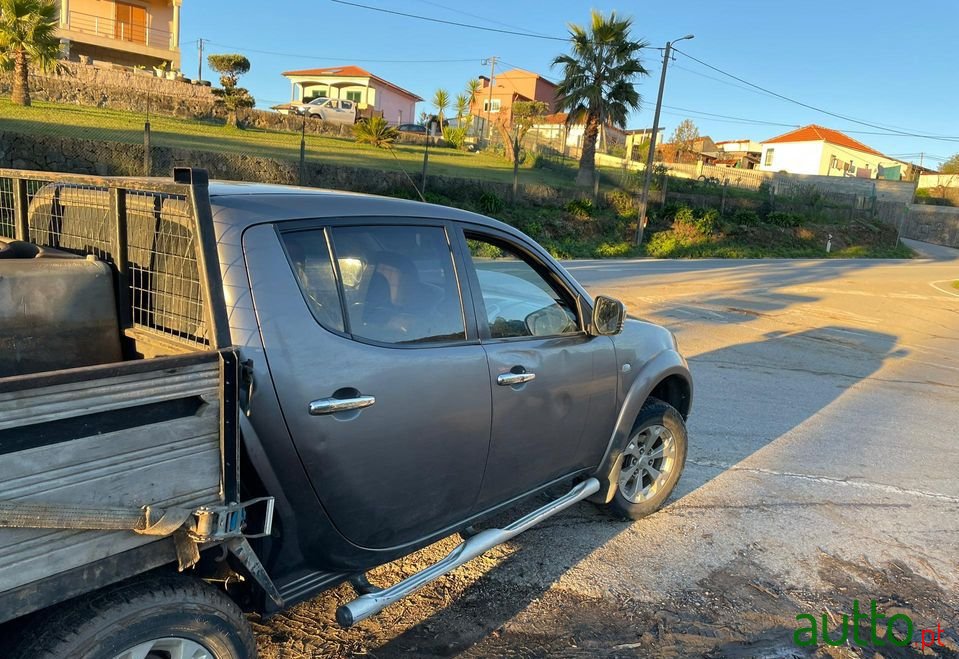 2010' Mitsubishi L200 photo #5