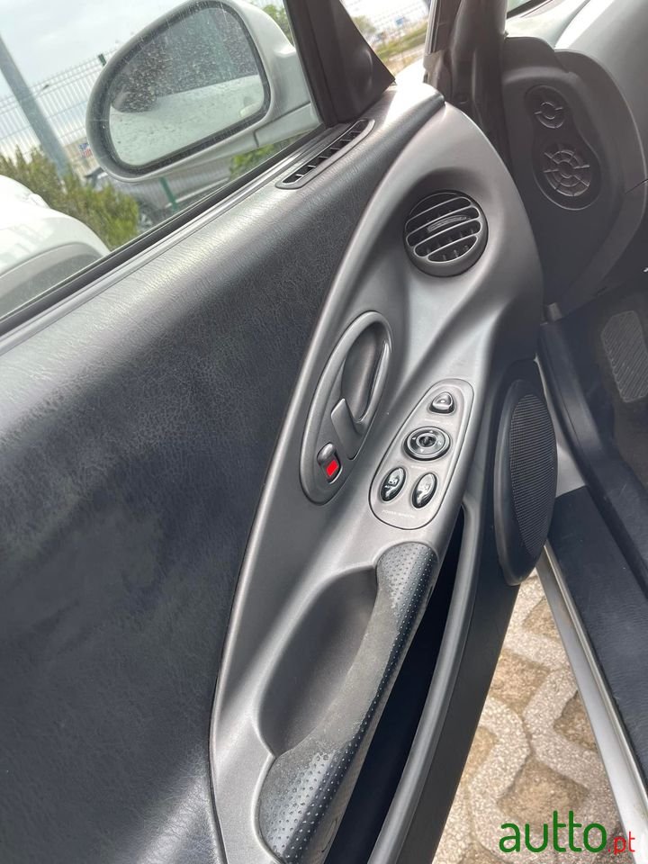 2001' Hyundai Coupe photo #4