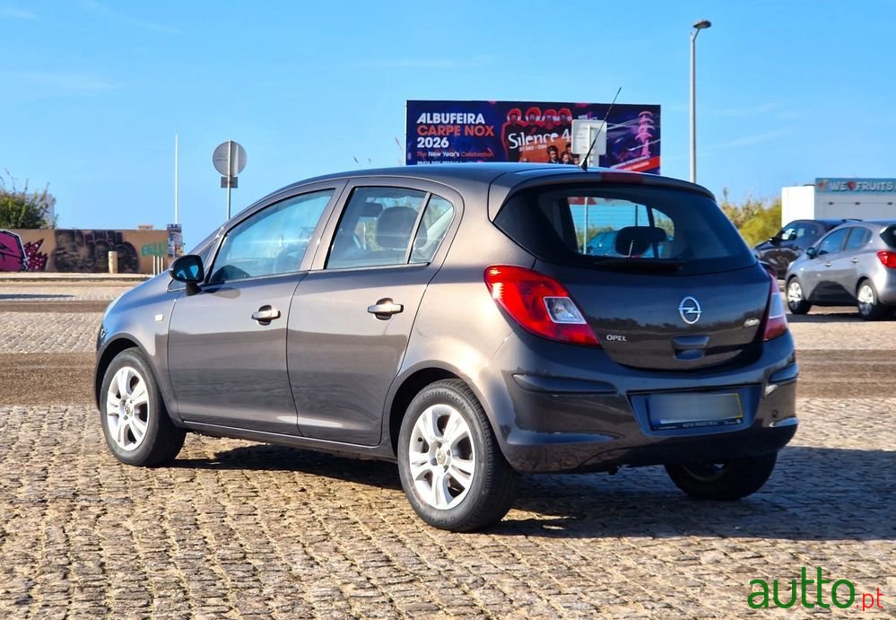 2014' Opel Corsa photo #2