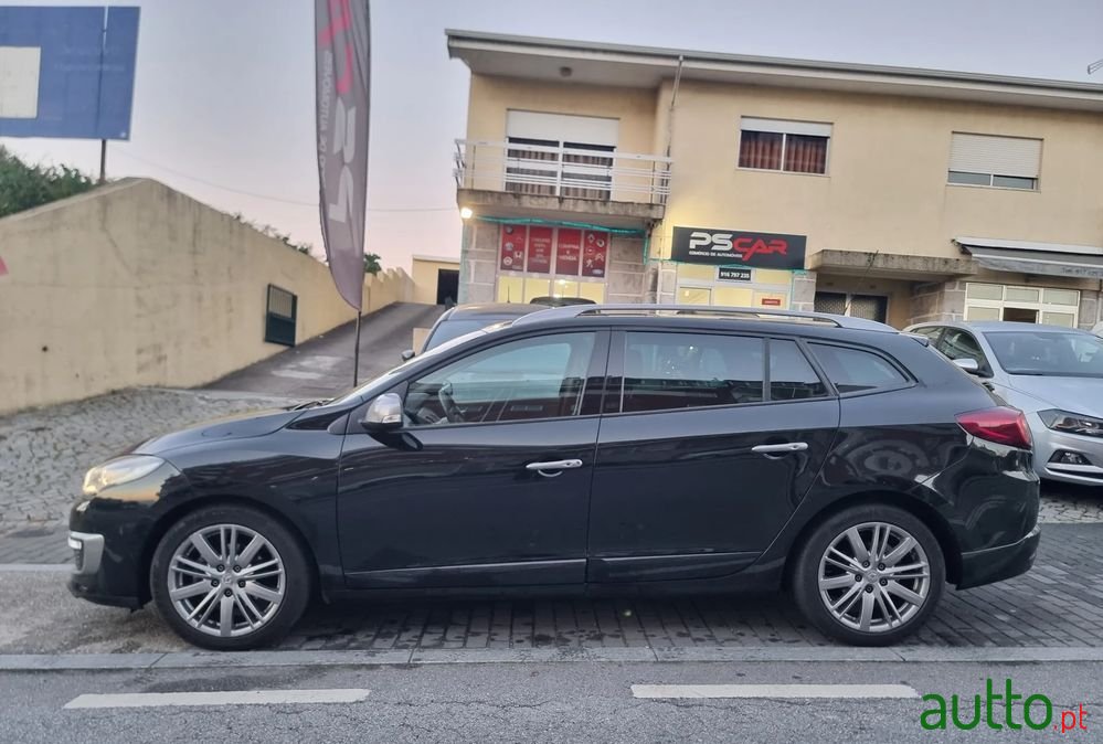 2015' Renault Megane Sport Tourer photo #2