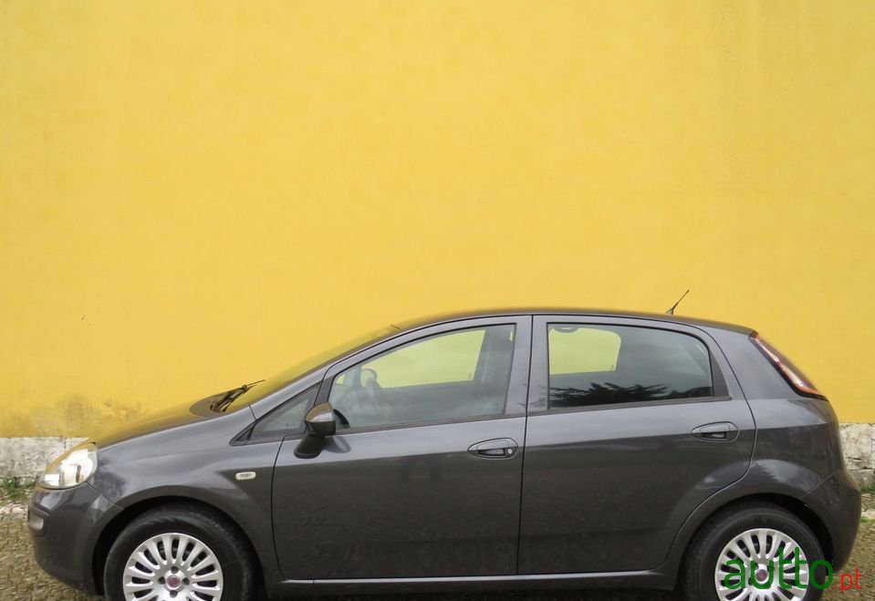 2011' Fiat Punto Evo photo #5