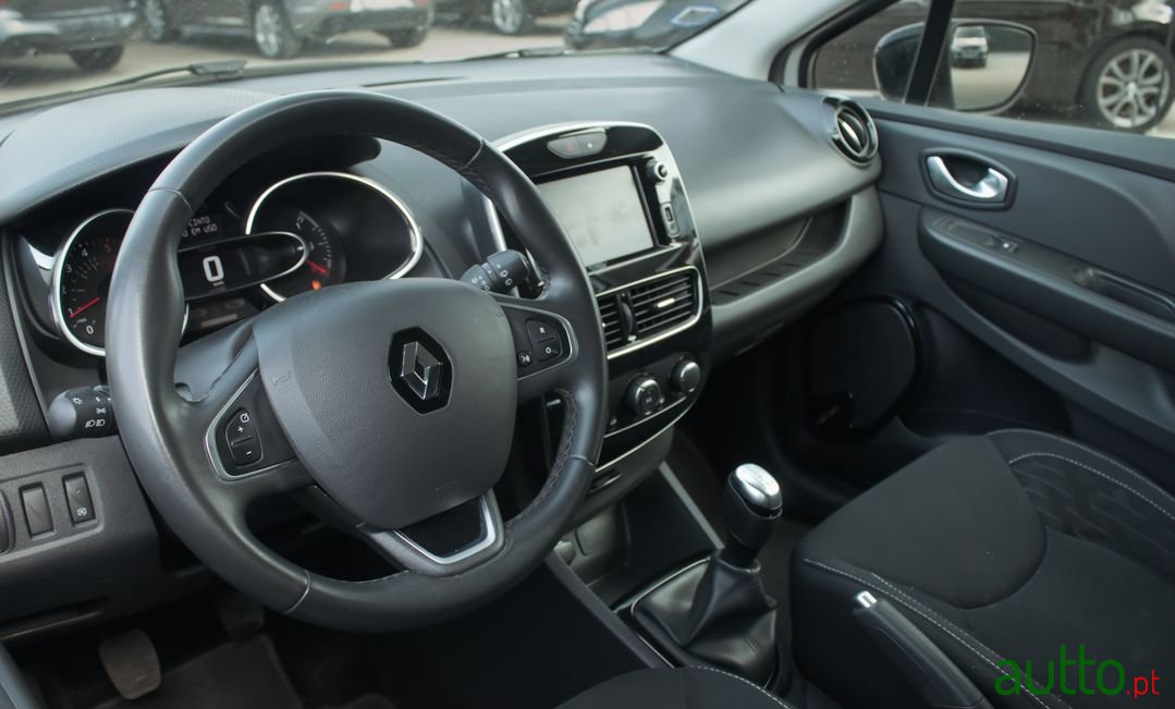 2019' Renault Clio photo #6