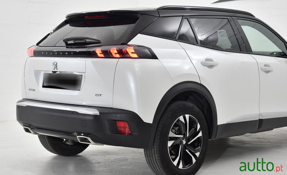 2023' Peugeot 2008 photo #2