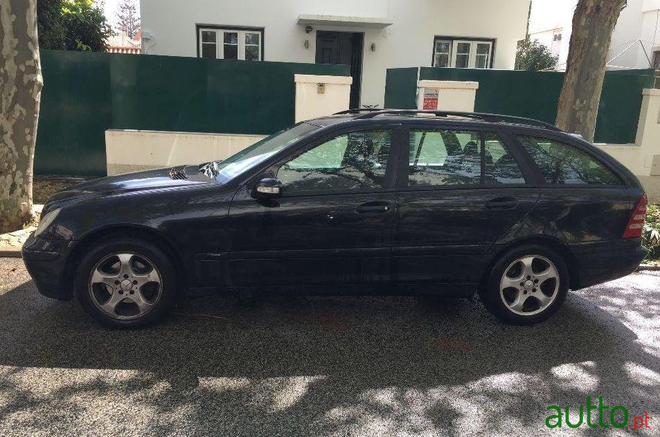 2001' Mercedes-Benz 220 photo #1