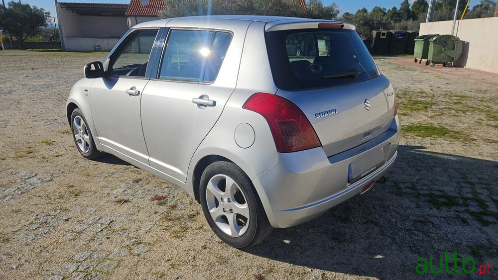 2007' Suzuki Swift 1.3 Ddis Glx photo #2