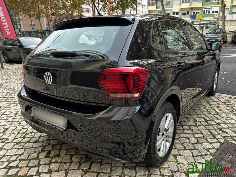 2017' Volkswagen Polo 1.0 Confortline photo #2