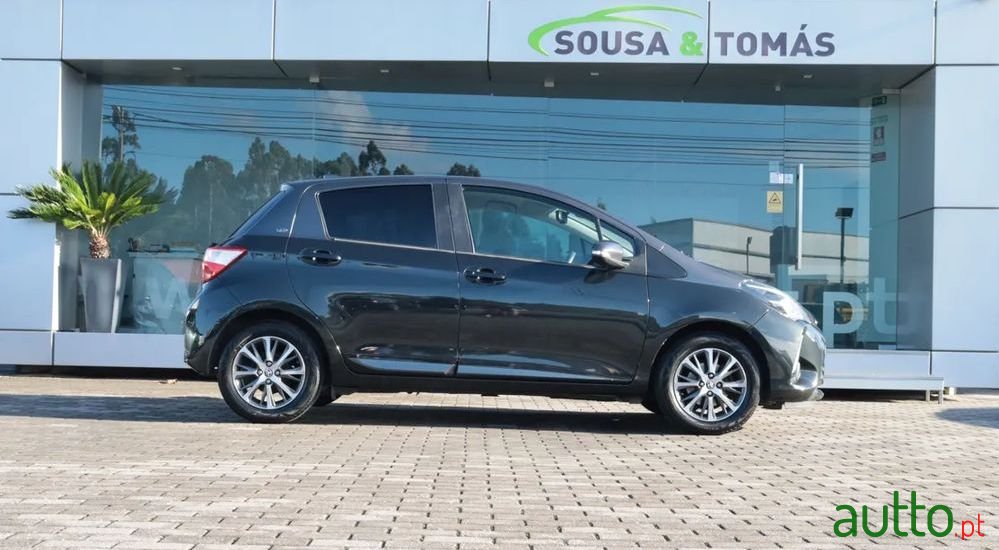 2020' Toyota Yaris photo #6