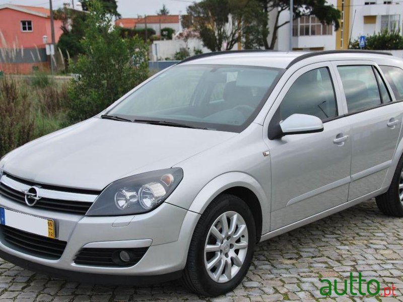 2005' Opel Astra Caravan photo #1