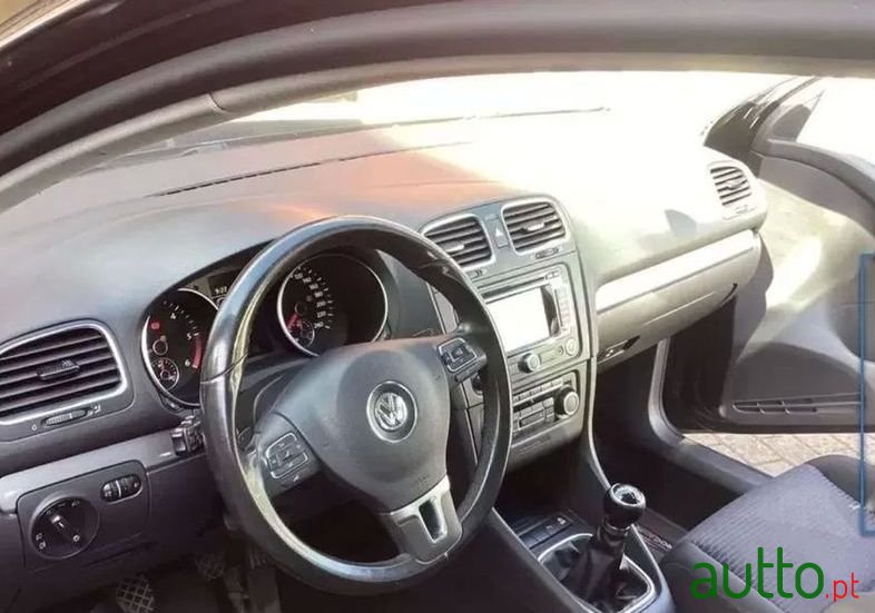 2012' Volkswagen Golf photo #4