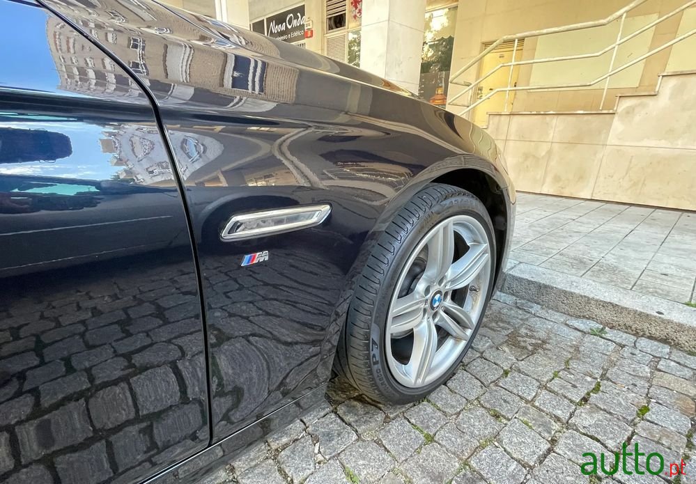 2015' BMW 520 D Pack M Auto photo #3