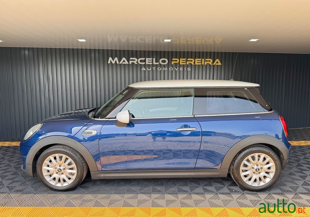 2014' MINI Cooper 3 Portas photo #2