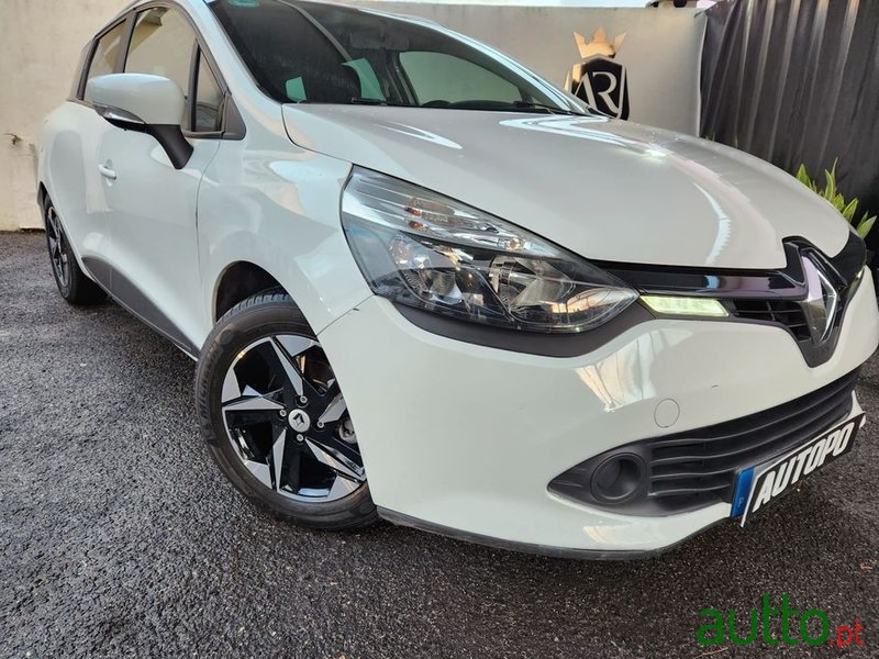 2015' Renault Clio Sport Tourer photo #5