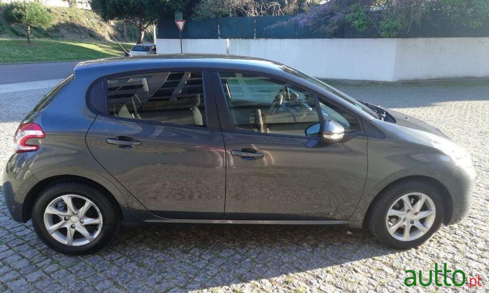 2014' Peugeot 208 photo #1