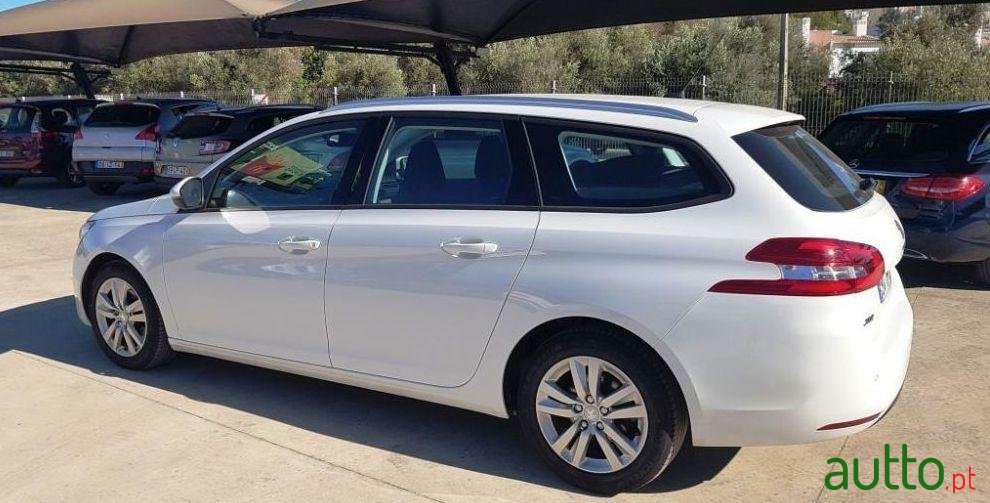 2015' Peugeot 308 Sw photo #2