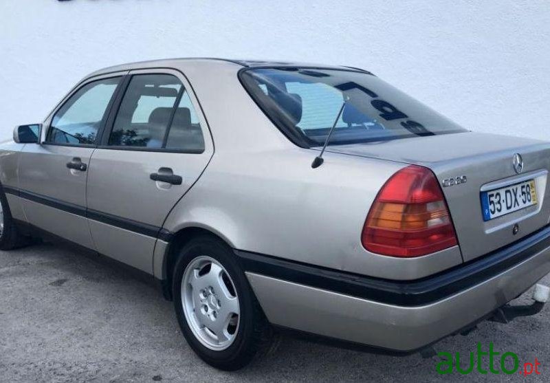 1994' Mercedes-Benz C-220 D photo #1