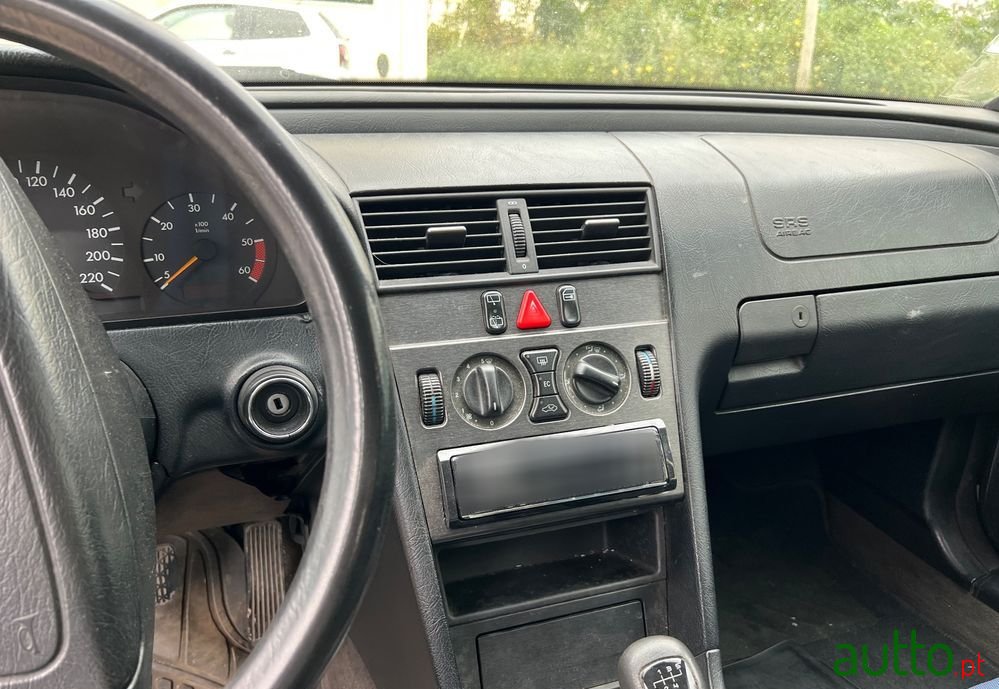 1999' Mercedes-Benz 220 photo #5