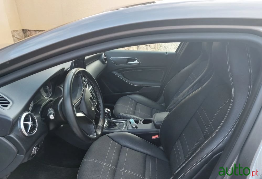 2013' Mercedes-Benz A 180 photo #5