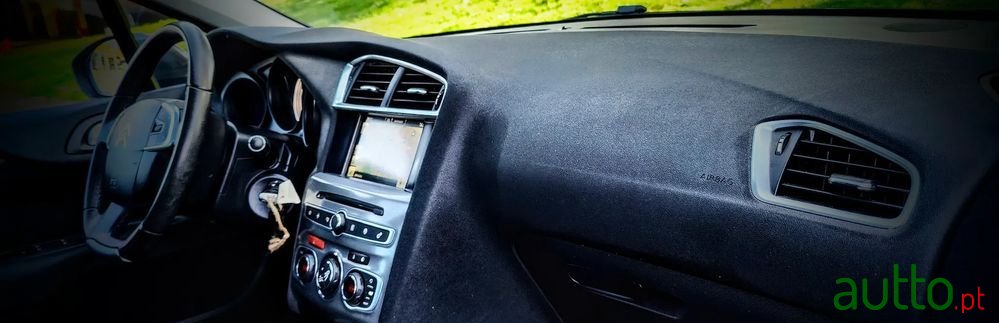 2017' Citroen C4 Puretech photo #6