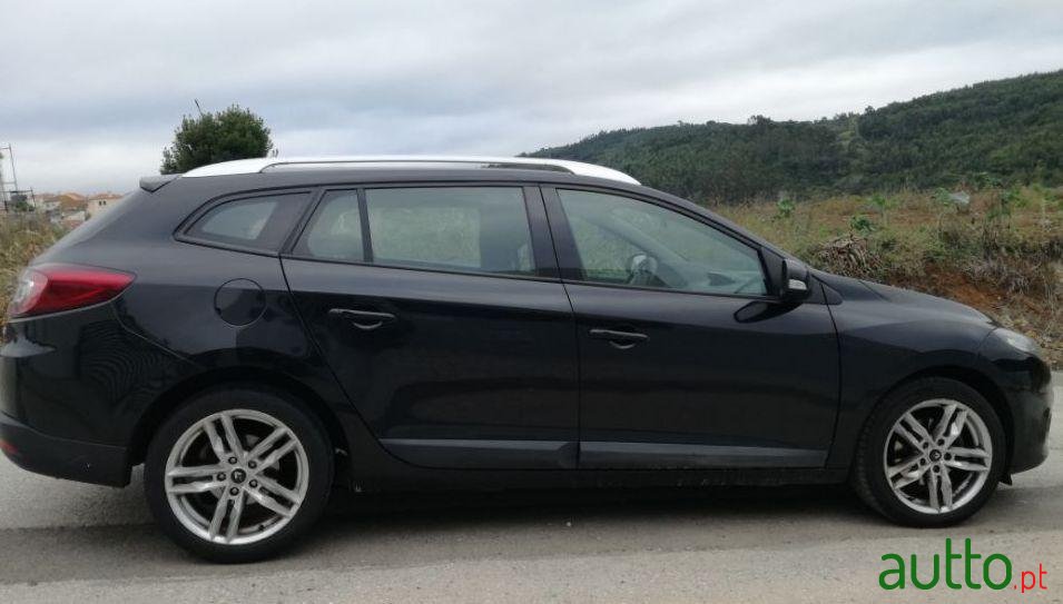 2012' Renault Megane Sport Tourer photo #2