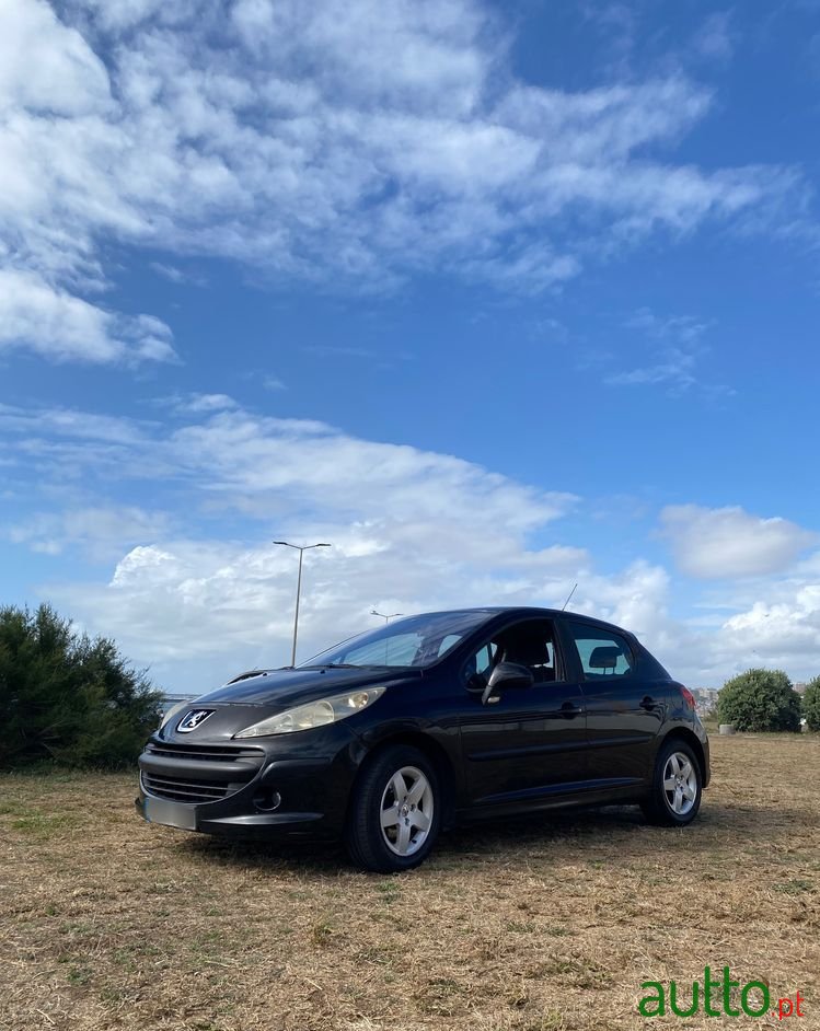 2006' Peugeot 207 1.4 Hdi Urban photo #1