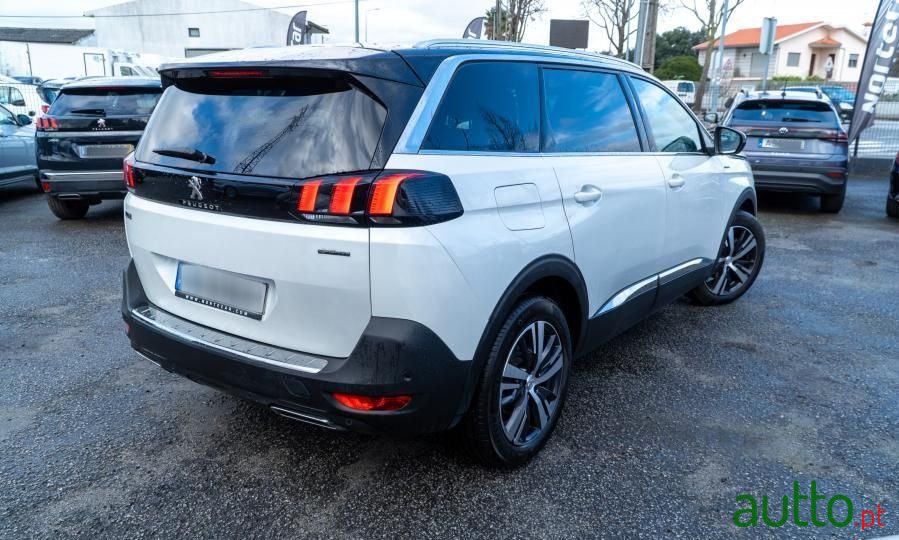 2019' Peugeot 5008 photo #2