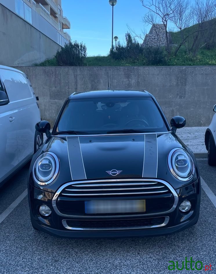 2019' MINI Cooper D photo #1