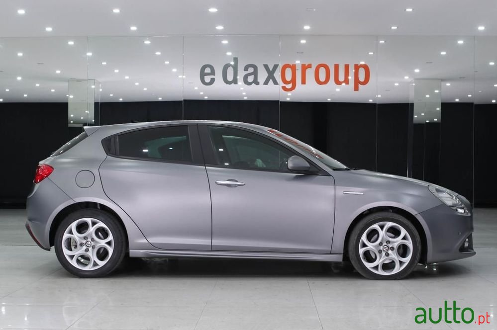 2018' Alfa Romeo Giulietta 1.6 Jtdm Sport Tct photo #2