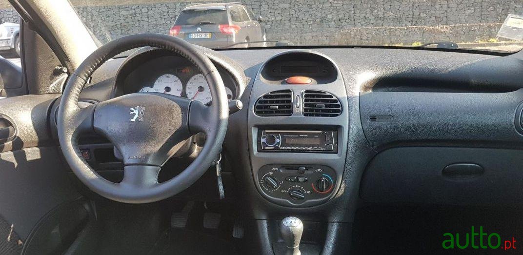 2003' Peugeot 206 Sw photo #1