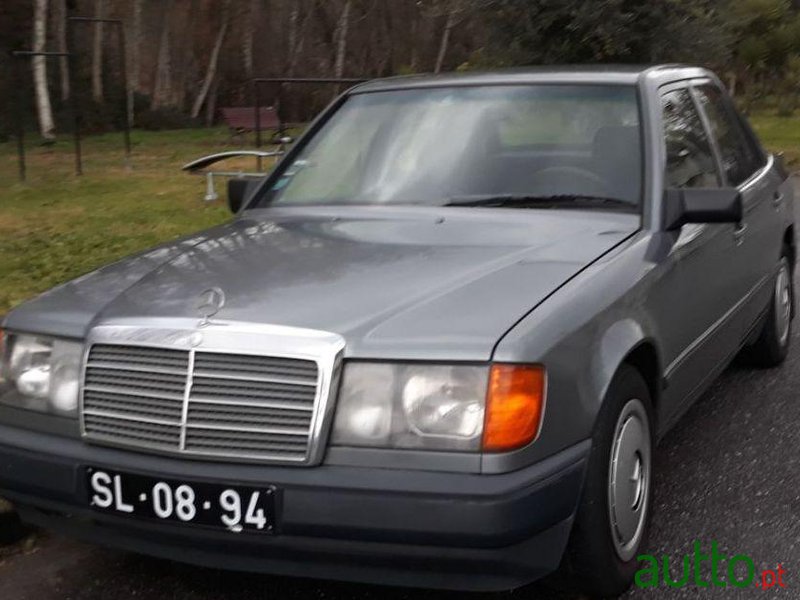 1989' Mercedes-Benz 200 E photo #2