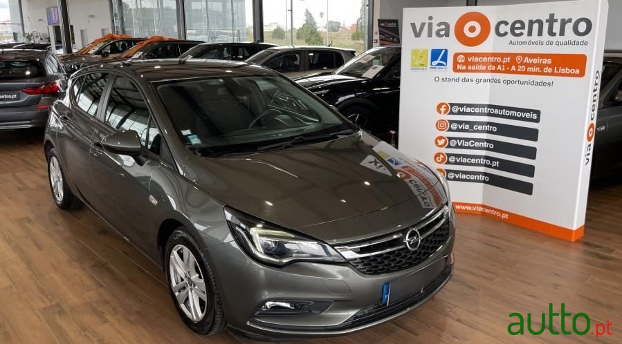 2018' Opel Astra photo #3