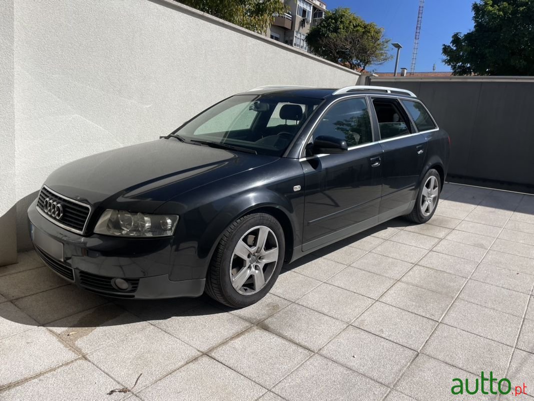 2004' Audi A4 Avant photo #1