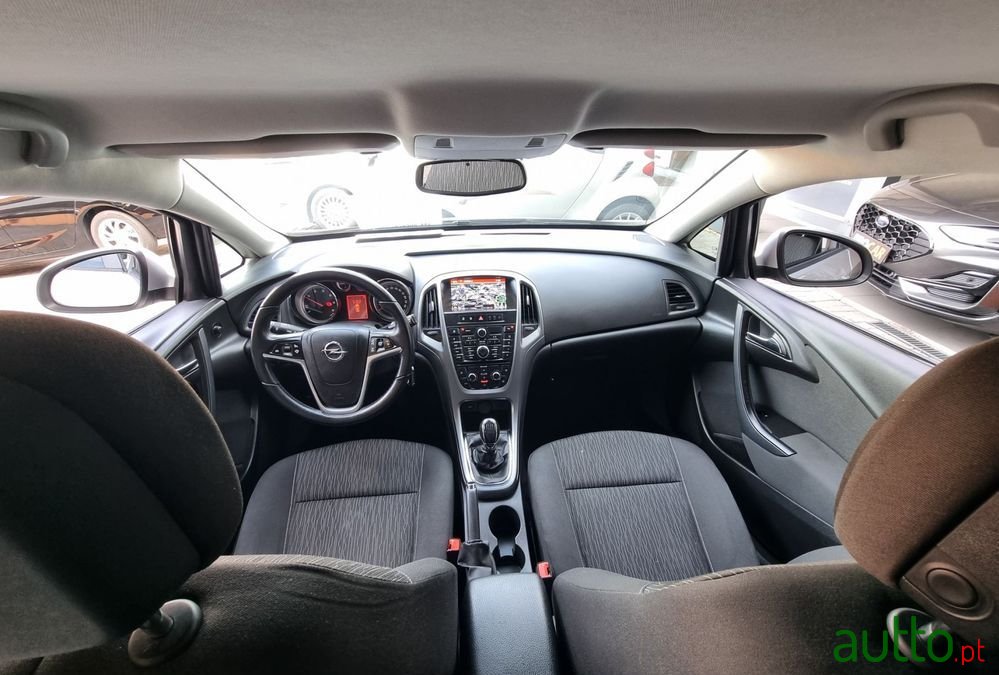 2015' Opel Astra Sports Tourer photo #4