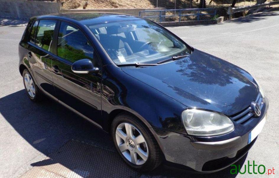 2004' Volkswagen Golf photo #4