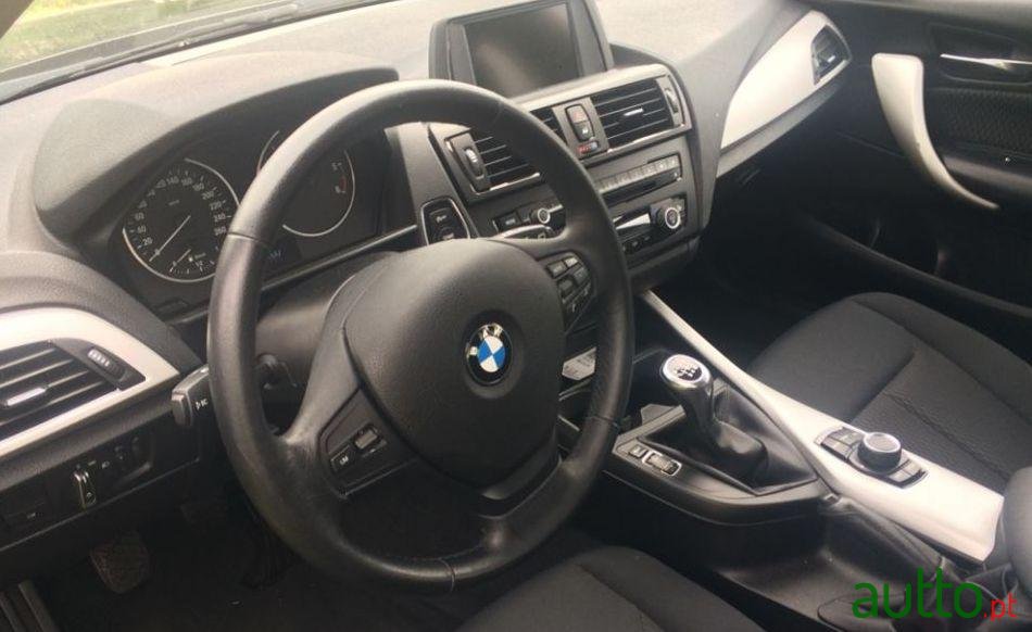 2012' BMW 116 116D photo #2