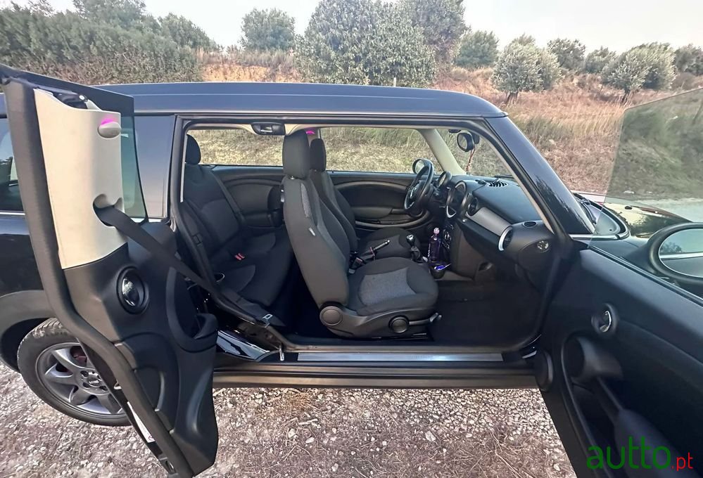 2012' MINI Clubman Cooper D Hampton photo #6