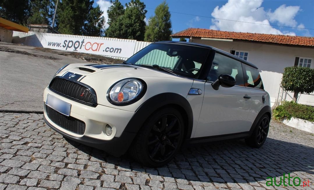 2010' MINI Cooper photo #2