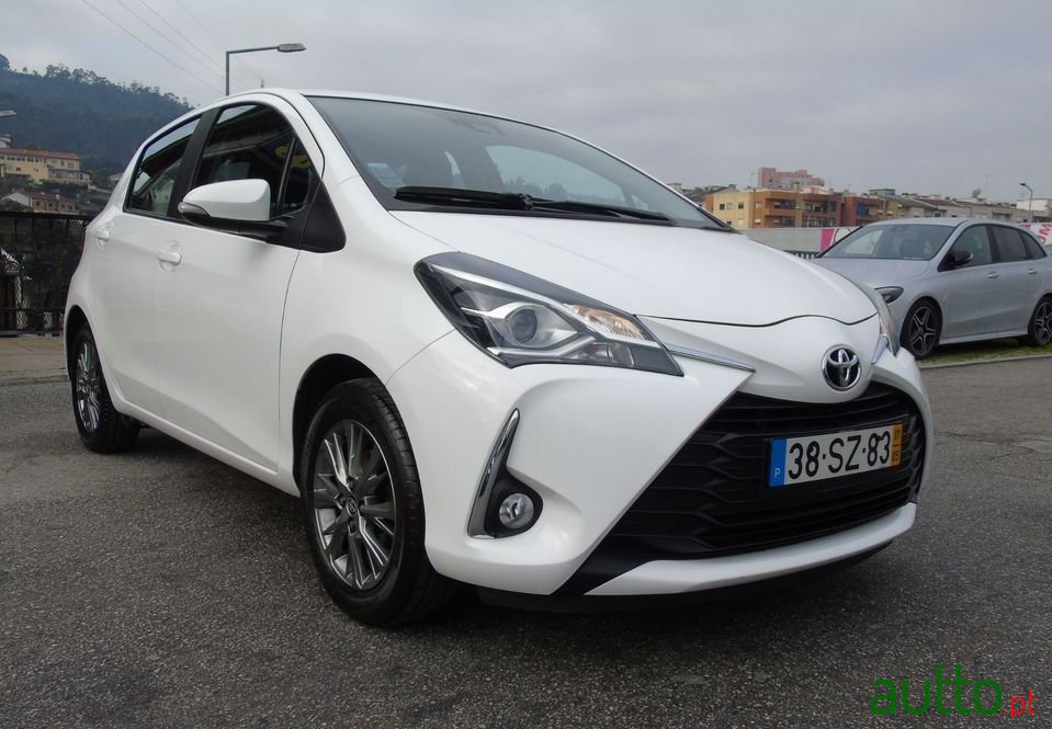 2017' Toyota Yaris photo #4