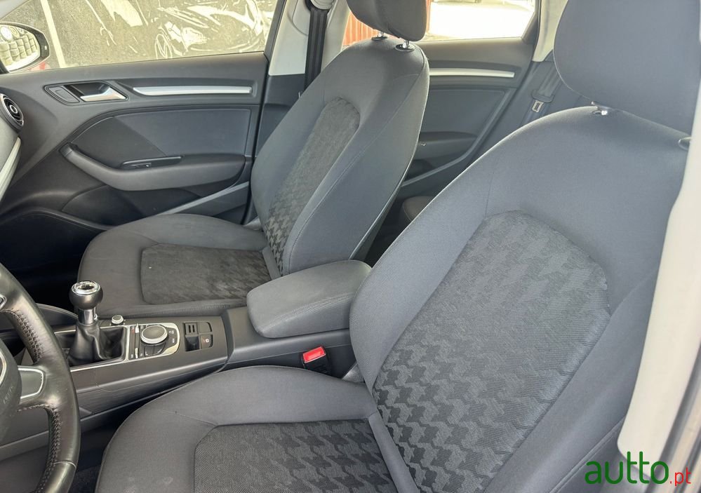 2014' Audi A3 Sportback photo #4