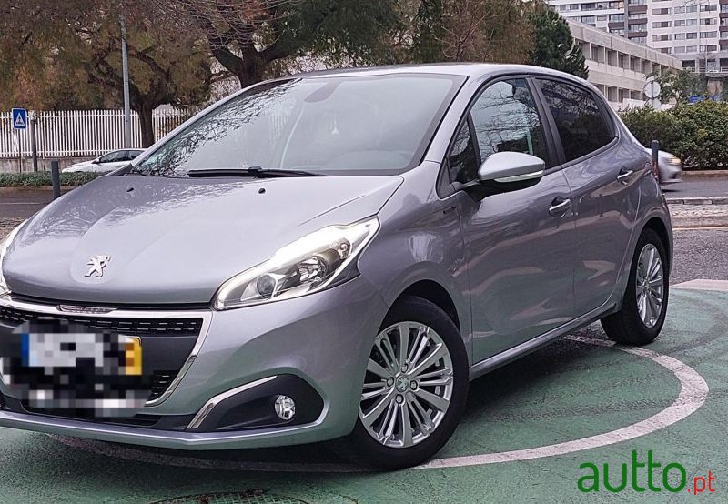 2019' Peugeot 208 photo #1