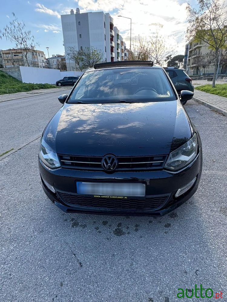 2011' Volkswagen Polo photo #1