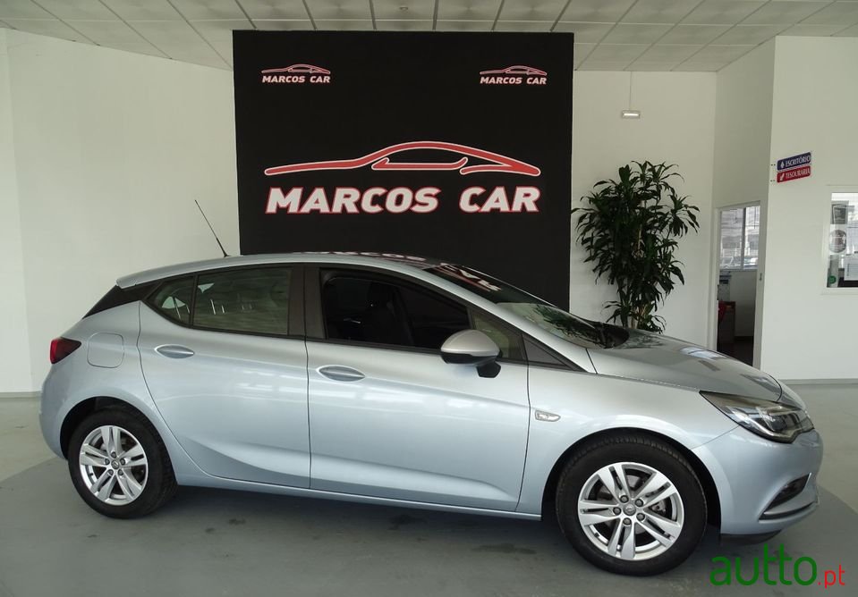 2018' Opel Astra photo #6