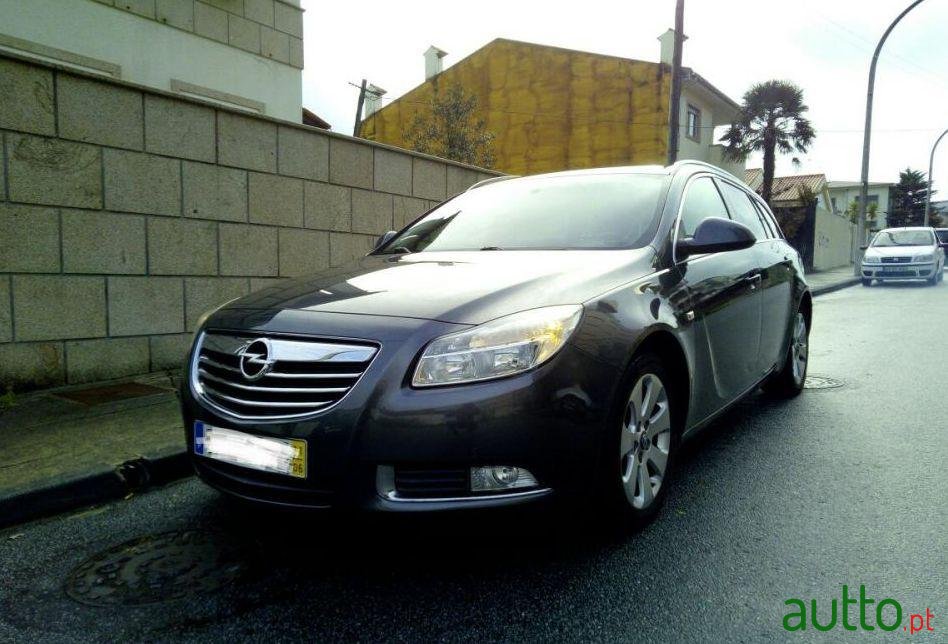 2011' Opel Insignia Sport Tourer photo #1