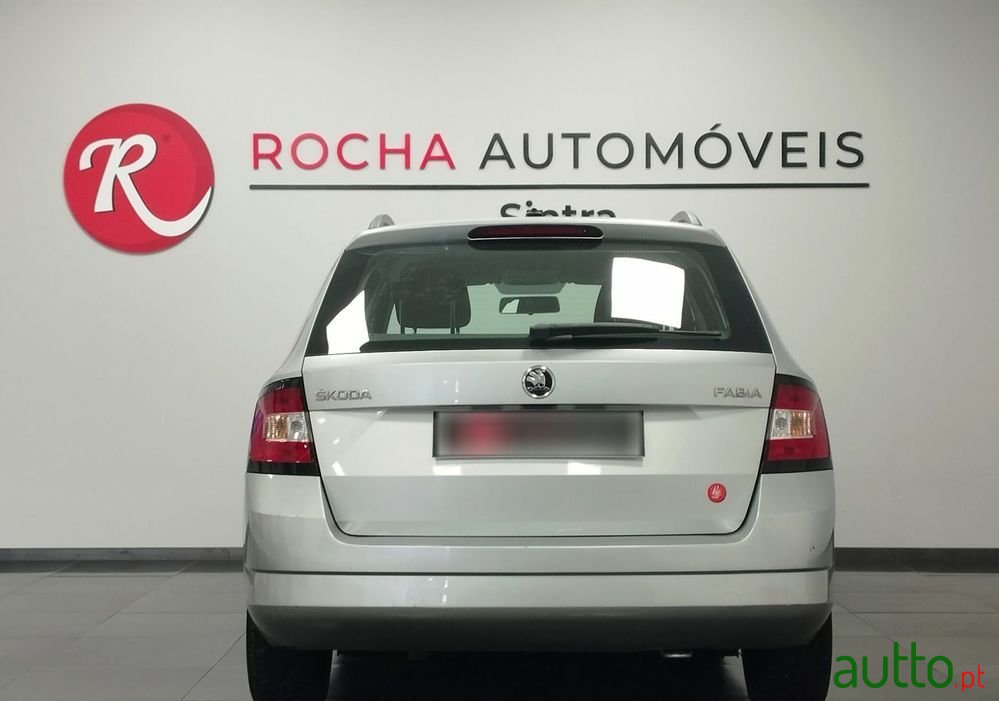 2016' Skoda Fabia Break photo #5