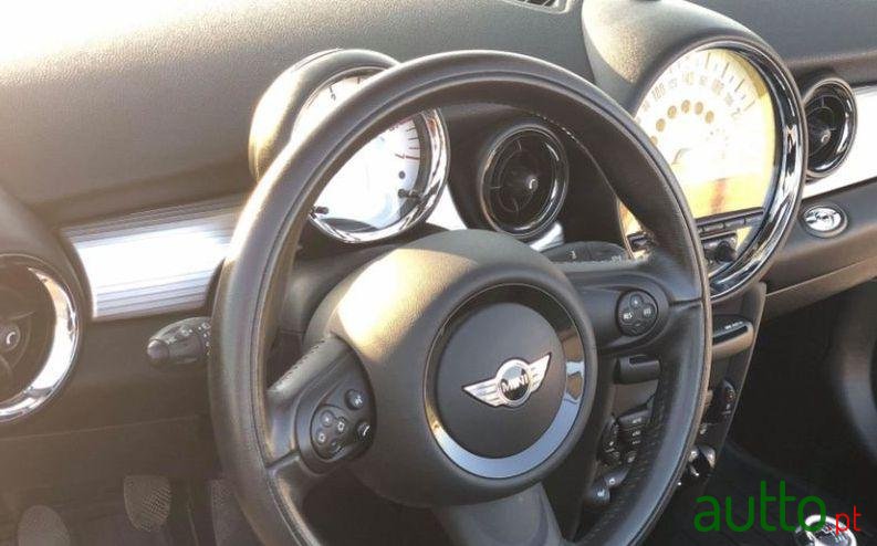 2012' MINI Cooper photo #5