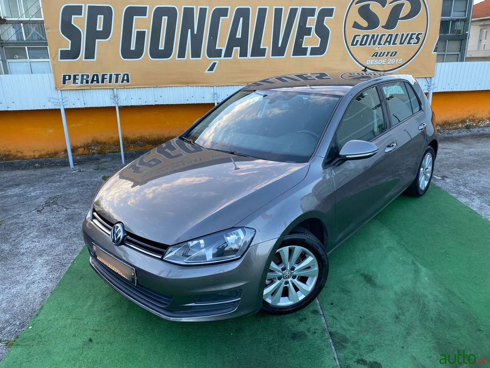 2015' Volkswagen Golf photo #2