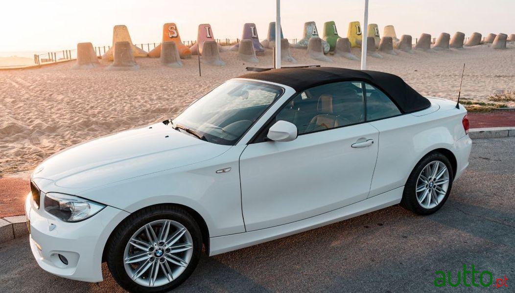 2012' BMW 118 Cabrio photo #2