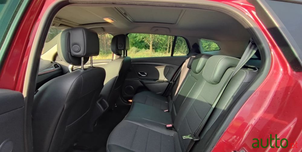 2012' Renault Megane Sport Tourer photo #5