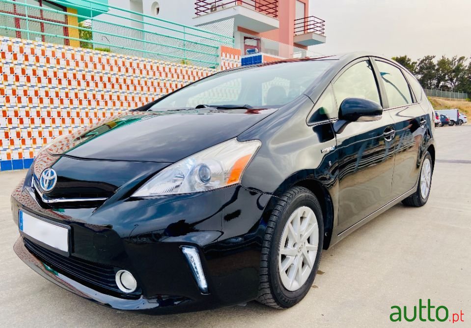 2012' Toyota Prius Plus photo #1