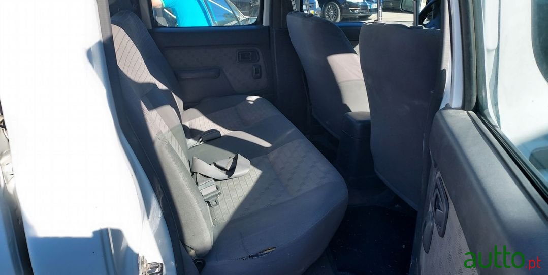 2004' Nissan Navara photo #3